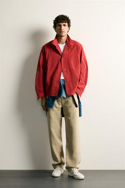 SOBRECAMISA T?CNICA LIGERA REGULAR FIT / Rojo