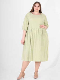 Платье AMORI оливкового цвета летнее свободного кроя plus size - Almond фото 3