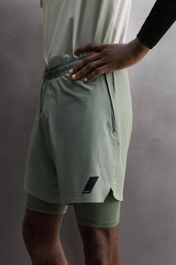 PANTALONES CORTOS ENTRENAMIENTO 2 EN 1 B?SICOS / verde lavado