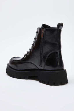 Siyah Kal?n Duz Taban Bagc?kl? Kad?n Postal Bot TAKAW26BO00117 - Trendyolmilla фото 6