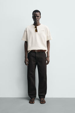 CAMISETA PARCHE  ESTAMPADO CONTRASTE / Beige
