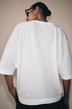 CAMISETA ESCOTE PICO / Blanco - Zara фото 4