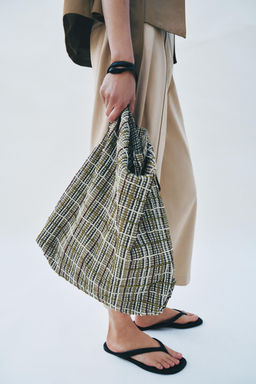 BOLSO SHOPPER APLIQUES BRILLOS / Verde - Zara фото 2