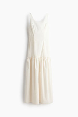 Vestido acampanado con espalda escotada