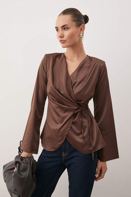 Koyu Kahverengi Saten Kruvaze Dokuma Bluz TWOAW26BZ00052