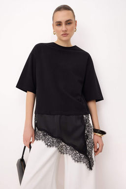 Siyah Oversize/Genis Kal?p Asimetrik Dantel Detayl? %100 Pamuk Orme T-shirt TWOSS26TS00296