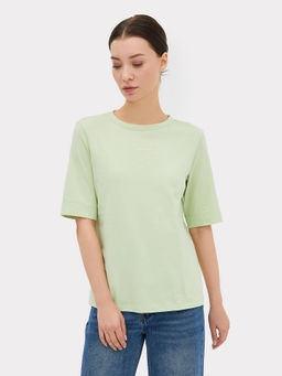 Футболка женская в зеленом цвете с печатью