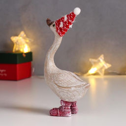 Фигурка полистоун Гусь лапчатый в новогоднем колпаке, 14?9.3?5.2 см
