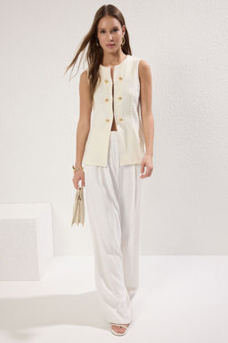 TRENDYOLMILLA Ekru Regular Tuvit Regular/Normal Kal?p Dugme ve Agraf Detayl? Bluz Yelek TWOSS25YE00005  фото 3