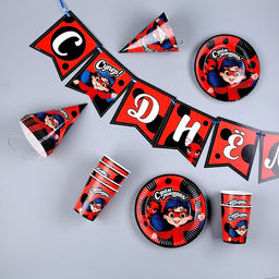 Набор бумажной посуды С днём рождения красный: 6 тарелок, 1 гирлянда, 6 стаканов, 6 колпаков