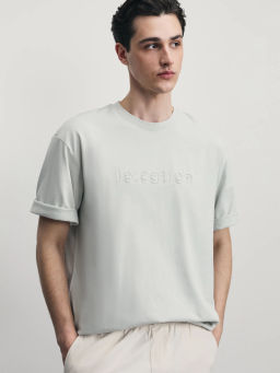 Футболка с вышивкой на груди / Zarina