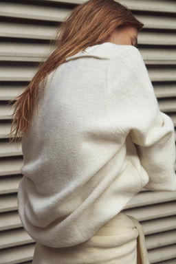 WOOL PUFF SLEEVE KNIT SWEATER