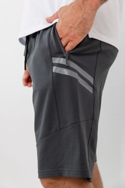 Спортивные шорты