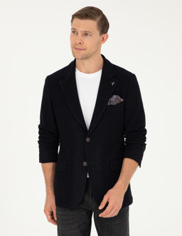 Темно-синяя приталенная куртка