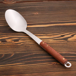 Ложка сервировочная с деревянной ручкой, длина 35 см, длина ручки 14.5 см, черпало 7×11 см