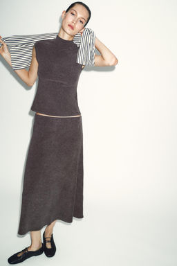 TOP SOFT CUELLO ALTO / marr?n vigor?