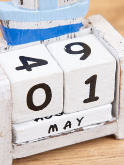 Календарь настольный Парусник дерево 7х4х11 см синий - Simaland фото 4