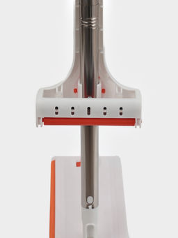 Швабра с отжимом и водосгоном Raccoon, 2 насадки из микрофибры 39×12 см, стальная ручка 130 см