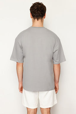 Gri Oversize %100 Pamuklu Bisiklet Yaka Minimal Yaz_ Bask_l_ T-Shirt TMNSS23TS00084 - Trendyolmilla фото 2