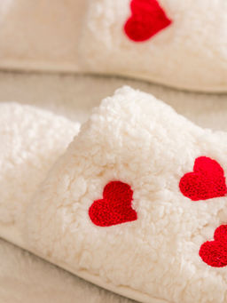 Kalp Nak??l? Pel?? Kad?n Ev Terli?i