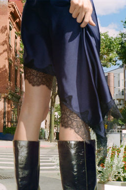 ASYMMETRIC SATIN LACE DRESS - Zara фото 4