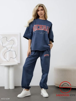 Спортивный женский костюм