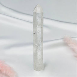 Кристалл из Горного хрусталя на подставке