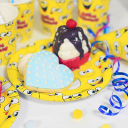 УЦЕНКА Одноразовая посуда «С днём рождения», смайлики: 6 тарелок, 6 стаканов, 6 колпаков, 1 гирлянда