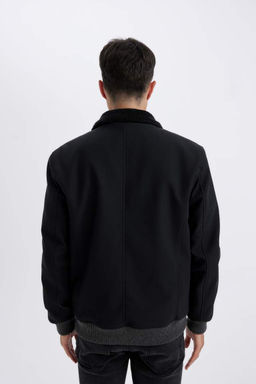 Приталенная сезонная куртка из искусственной кожи с воротником-стойкой на подкладке и застежкой-молнией с двойным карманом - Defacto фото 7