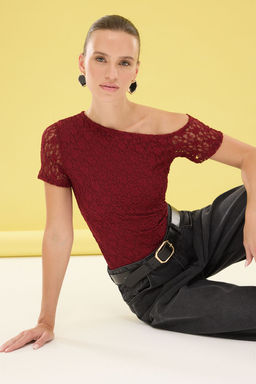 Trendyolmilla Bordo Dantel Fitted/Vucuda Oturan Astarl? Esnek Orme Bluz TWOSS25BZ00238
