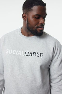 TRENDYOL MAN Antrasit MelanjOversize/Genis Kesim Bisiklet Yaka Yaz? Bask?l? Buyuk Beden Sweatshirt TMNAW25AO00019 - Trendyolmilla фото 3