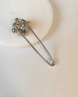 Брошь-булавка