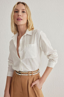 Beyaz Pamuk Kar?s?ml? Keten Gorunumlu Oversize Genis Kal?p Dokuma Gomlek TWOSS25GO00096