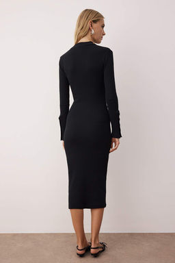 Siyah Dik Yaka Fitted/Vucuda Oturan Dugmeli Midi Orme Elbise TWOAW26EL00218