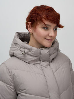 Пальто зимнее утепленное с капюшоном женское серого цвета 7623Sr - Visdeer фото 11