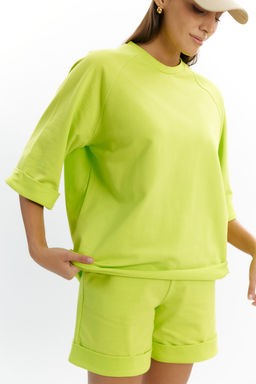 Футболка трикотажная с рукавом реглан.