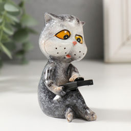 Фигурка полистоун лак «Котишка с телефоном», 7×6×7 см