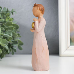 Фигурка полистоун Девушка с коробочкой/сердечком, 4?4.5?13 см, МИКС