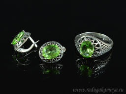 Кольцо серьги с цирконом искусственным, цв.салатовый размер 20