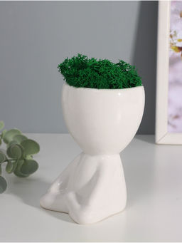 Стабилизированный мох в кашпо из керамики «Мистер Грин йог», 11.5×7×8 см, белый
