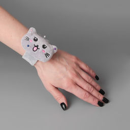 Цена за 3 шт. Игольница на браслете «Кошка», 23×6.5 см, серая, МИКС