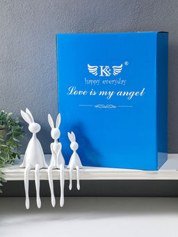 Сувенир полистоун "Семья зайцев" белый набор 3 шт 4,5х4х14,7 6,5х3,8х23,5 7,2х7,5х25 см