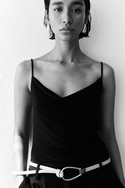 Top de tirantes espagueti con escote drapeado - H&m фото 4