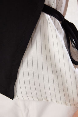 Siyah*001 Pilise ve Baglama Detayl? Relaxed/Rahat Kal?p Orme Bluz TWOSS25BZ00094