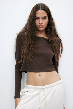Top de algodon con escote barco
