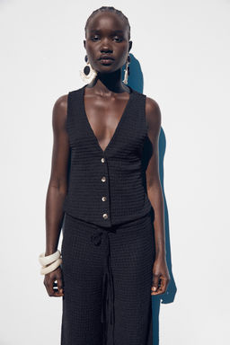 TOP CHALECO BOTONES TEXTURA / Negro - Zara фото 2