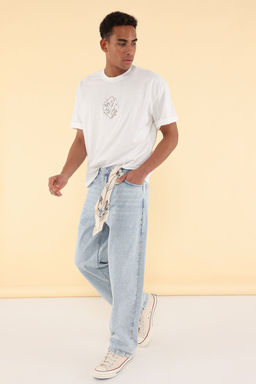 TRENDYOL MAN Unisex Ekru Crop/K?sa Kal?p Cicek Nak?sl? %100 Pamuk T-Shirt TMNSS25TS00098