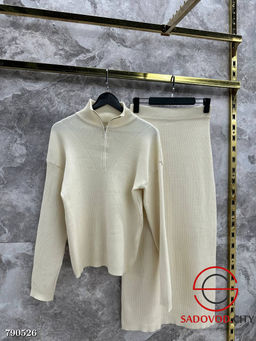 Женский костюм с юбкой миди