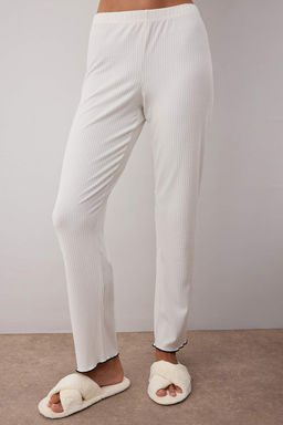 Beyaz Kurdele/Fiyonk Detayl? Fitilli Orme Pijama Tak?m? THMAW26PT00096