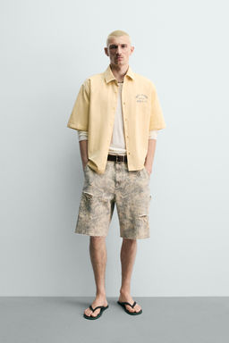 BERMUDA RELAXED FIT ESTAMPADO ABSTRACTO LAVADO / 026